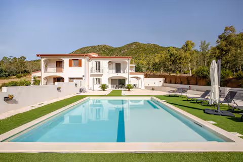 piscina vista casa